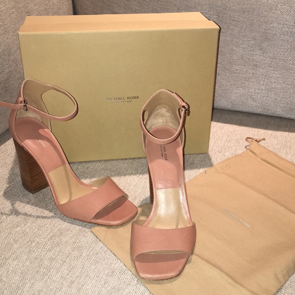 Brand new michael kors heels! S6 comes with box!